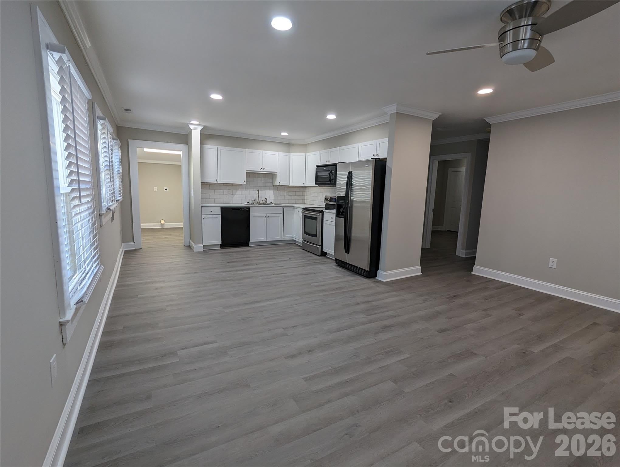 156 S Sycamore Street – photo 5