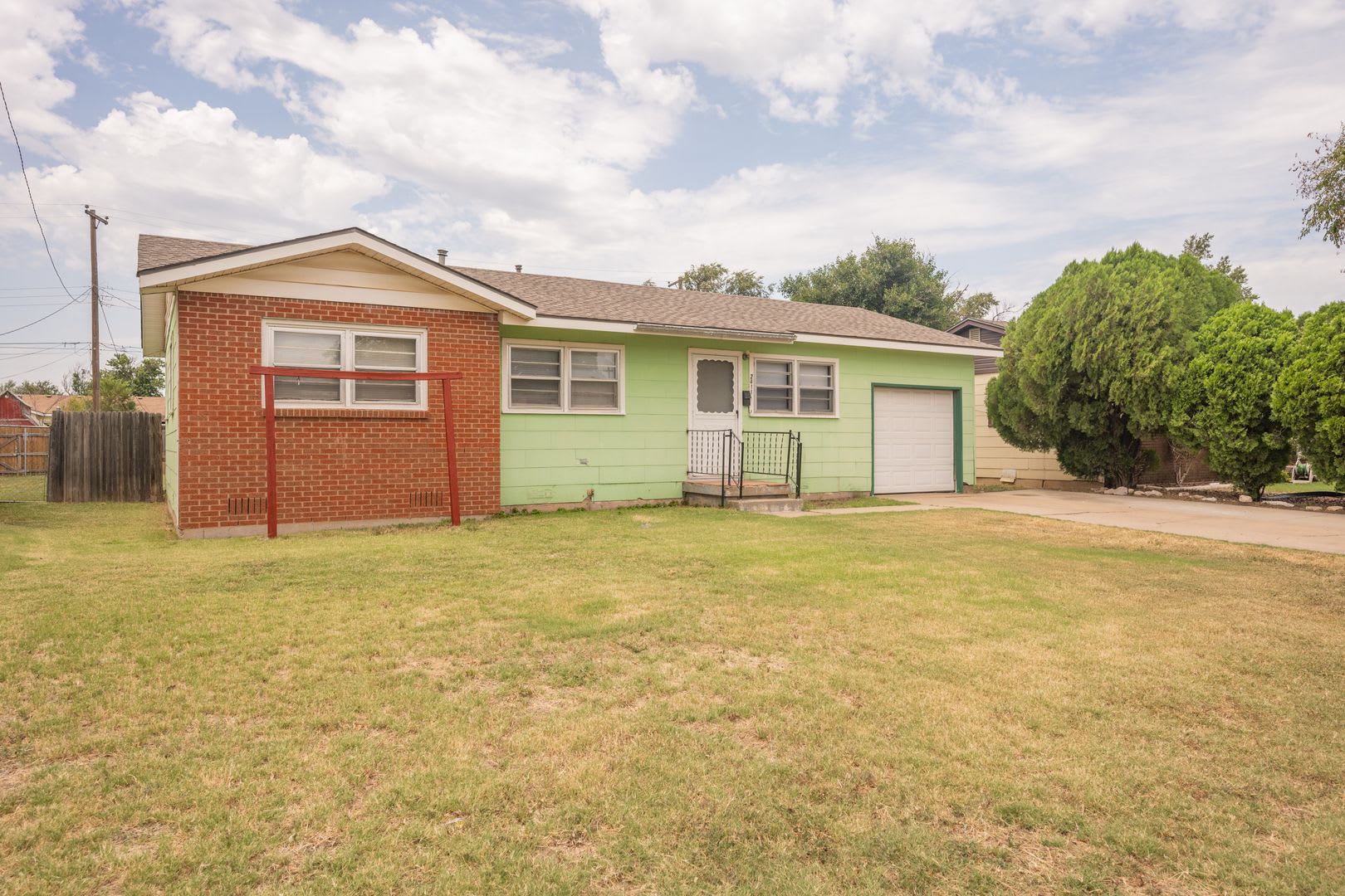 Three Bedroom Home for Lease! – photo 2