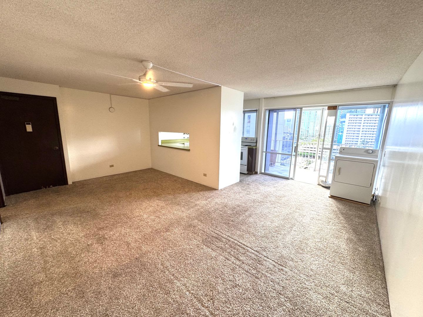 2 Bed 2 Bath 2 Garage Tandem Parking Spot Storage Locker Large Lanai W D In Unit Rooftop Pool In Waikiki – photo 3