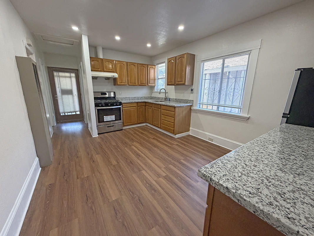 2539 Grande Vista Avenue – photo 4