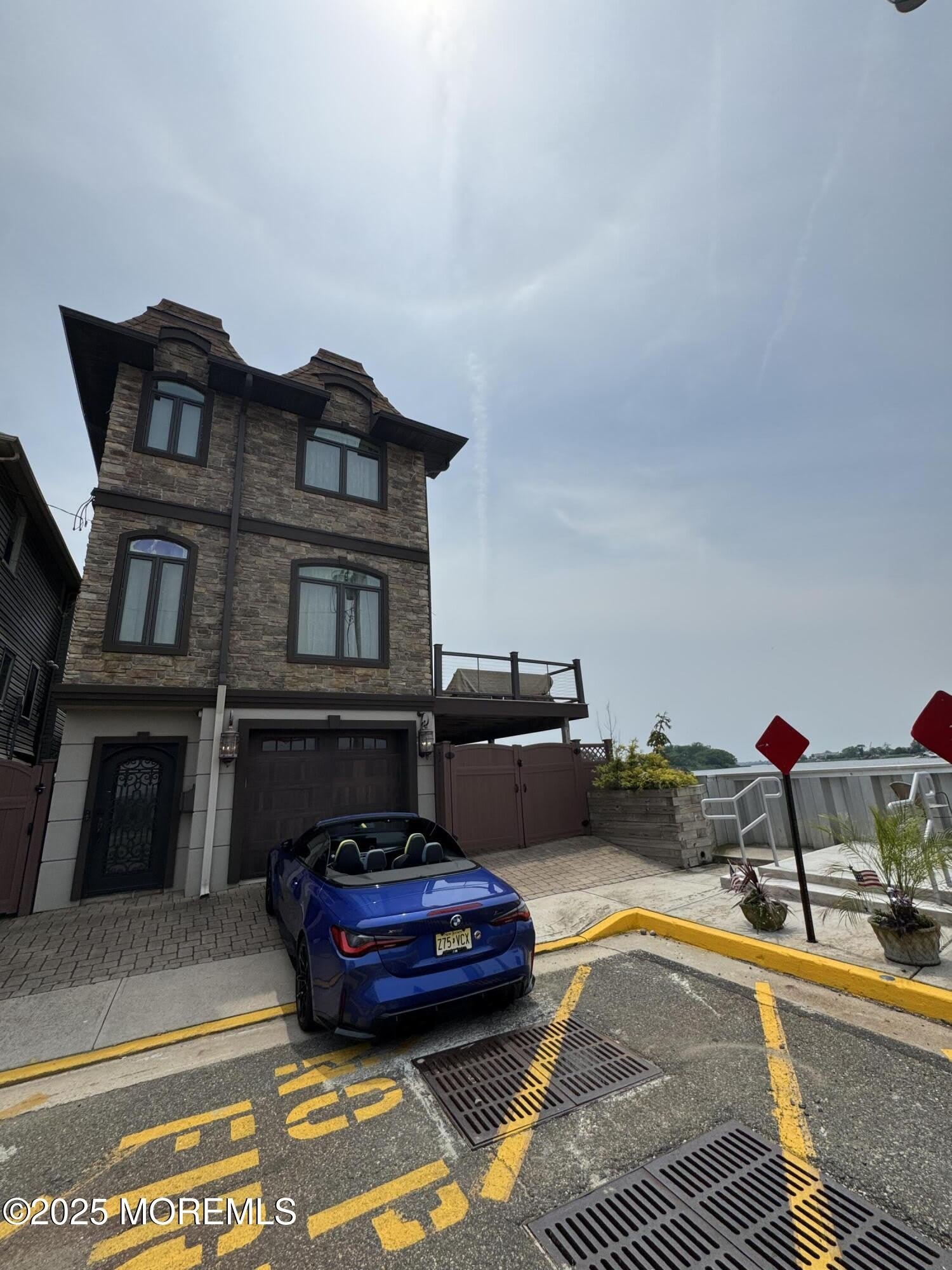 36 Beach Street – photo 1