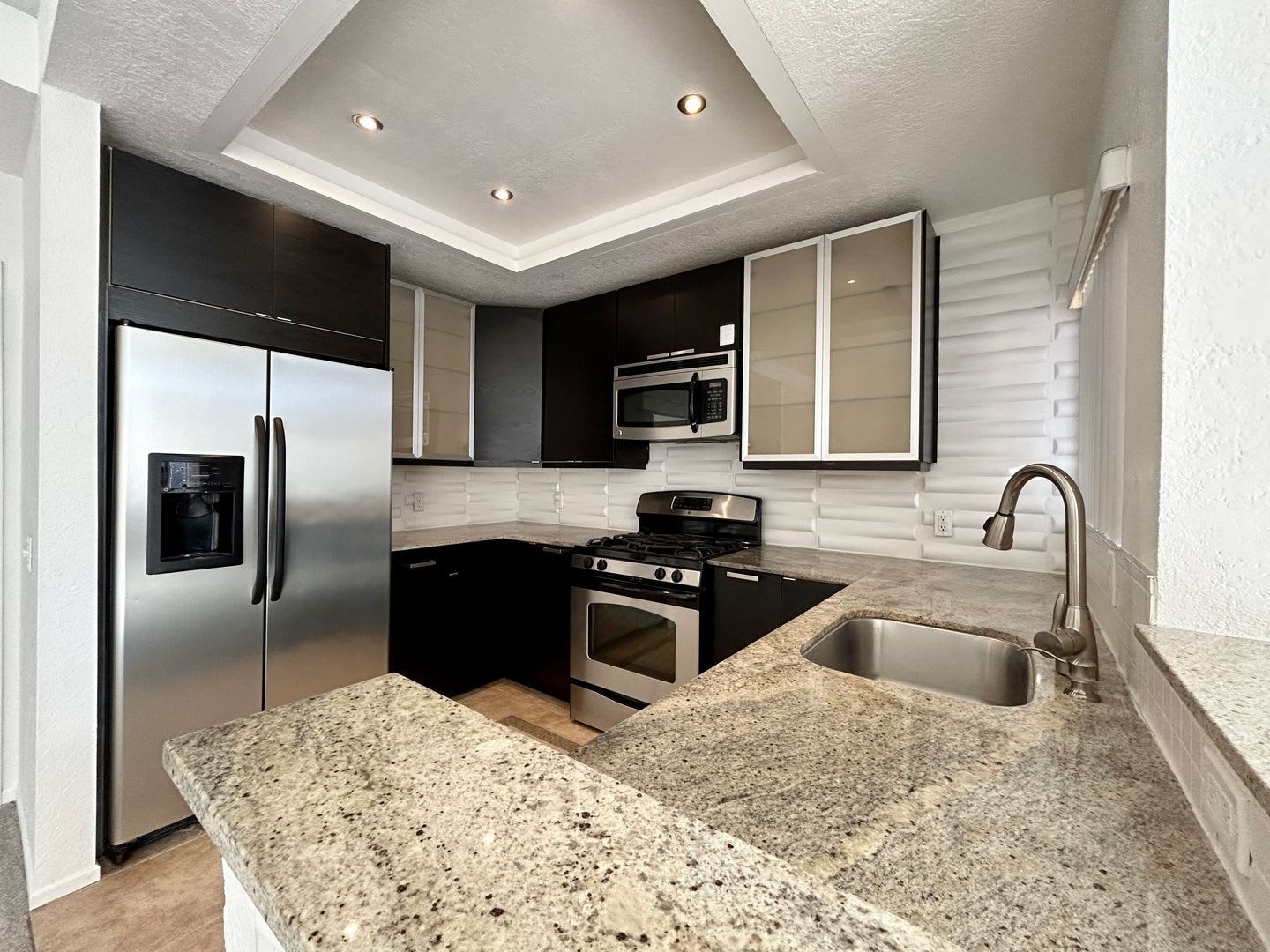 AVAILABLE NOW!! 2 Bedrooms 2 Bathroom Condo in Palm Springs! – photo 4