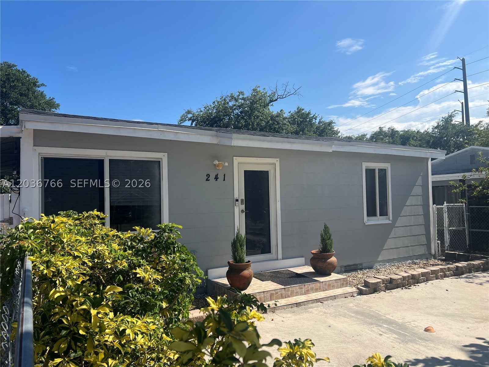 241 SW 3rd Ter – photo 1