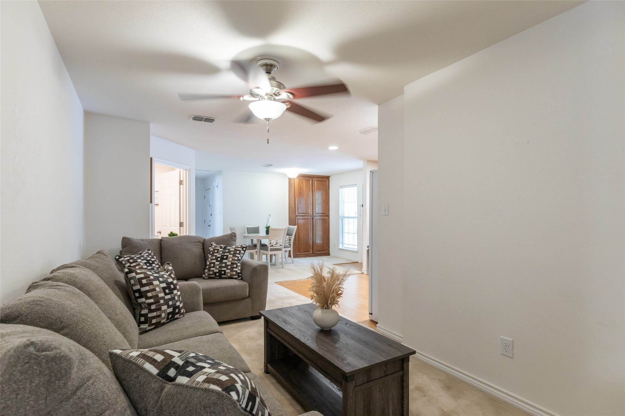 2650 Madison Avenue – photo 2