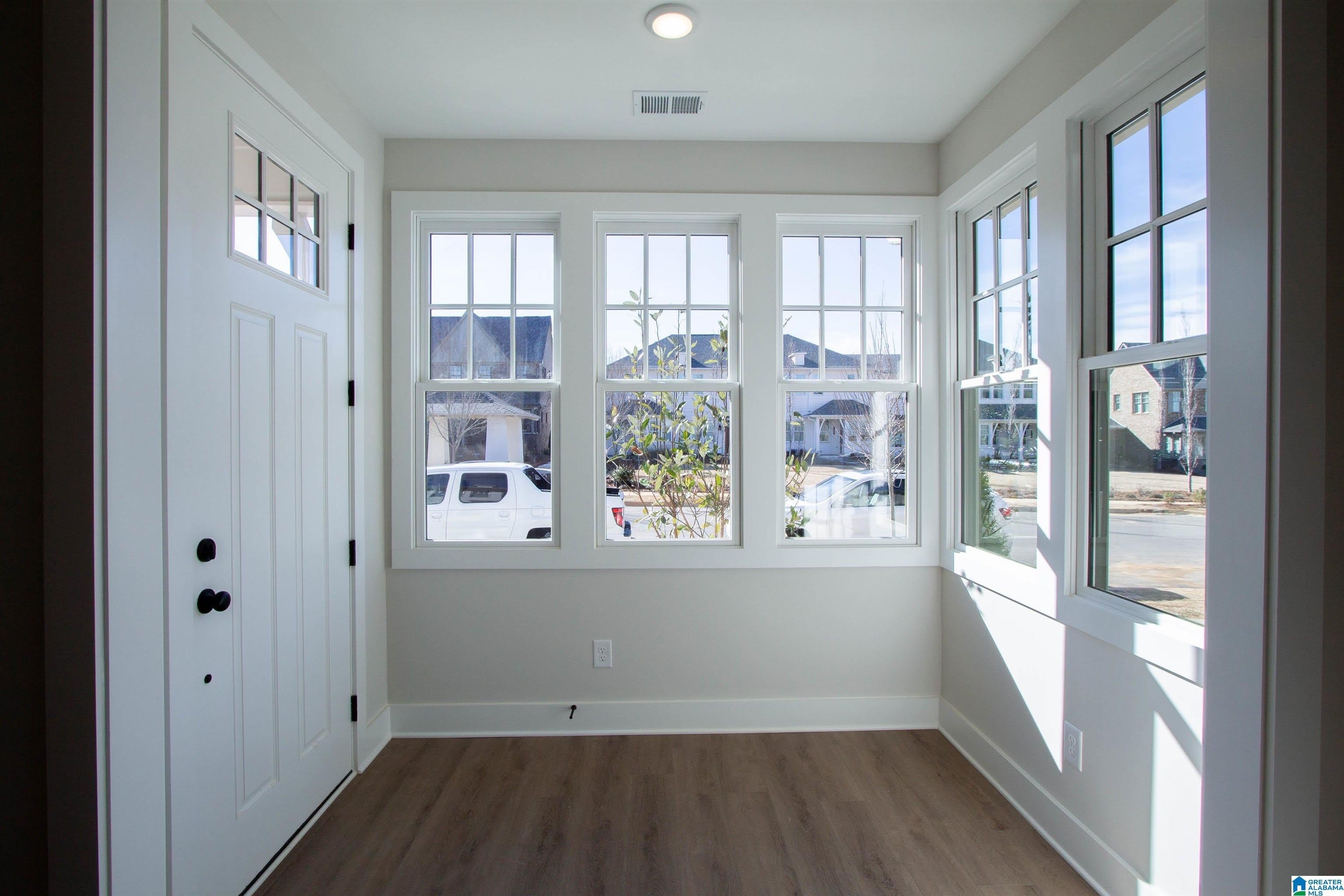1188 Windsor Square – photo 2