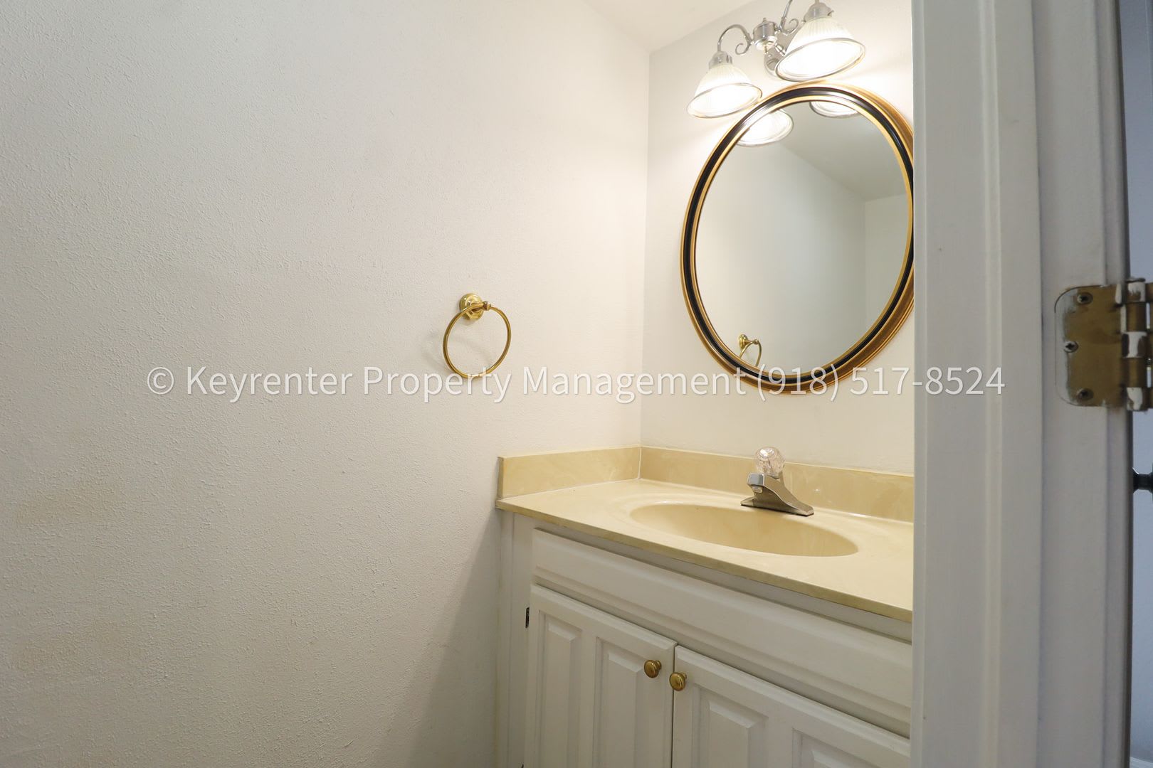 Beautiful South Tulsa 2 bedroom 1.5 Bath Condo! Available Now! – photo 4