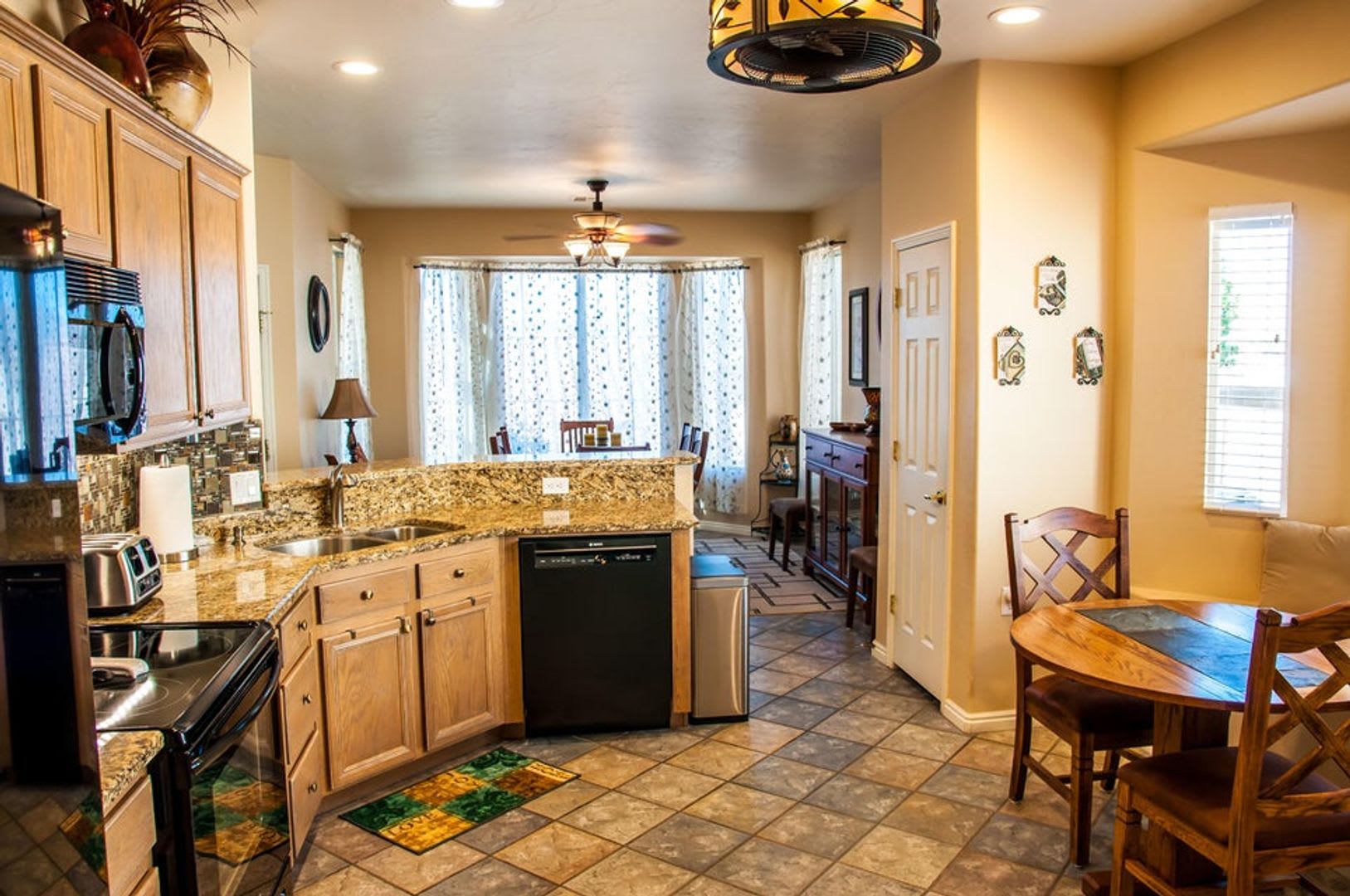 Spacious Two Bedroom home in Sunriver- Lots of Amenities! – photo 3