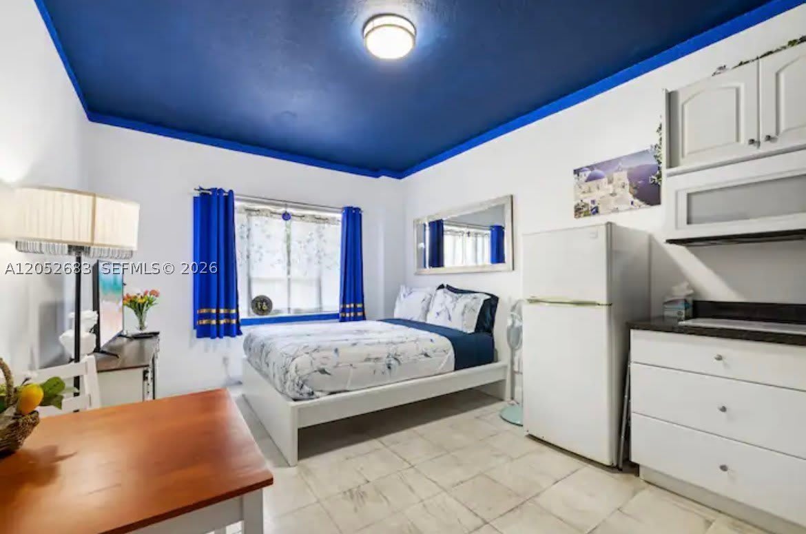 255 W 24th St – photo 1
