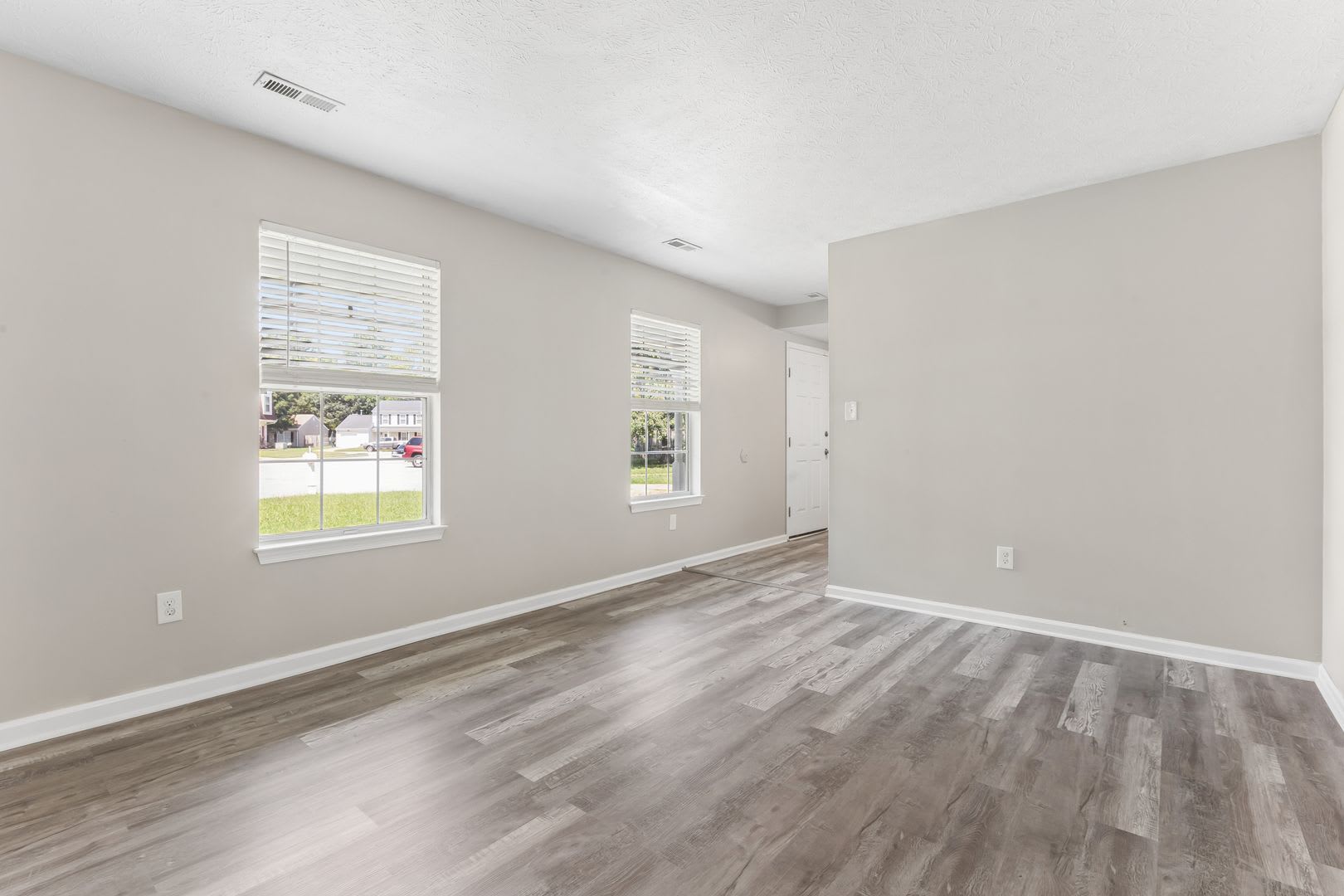 Two Story in Cul-de-sac ready for new tenants! – photo 5