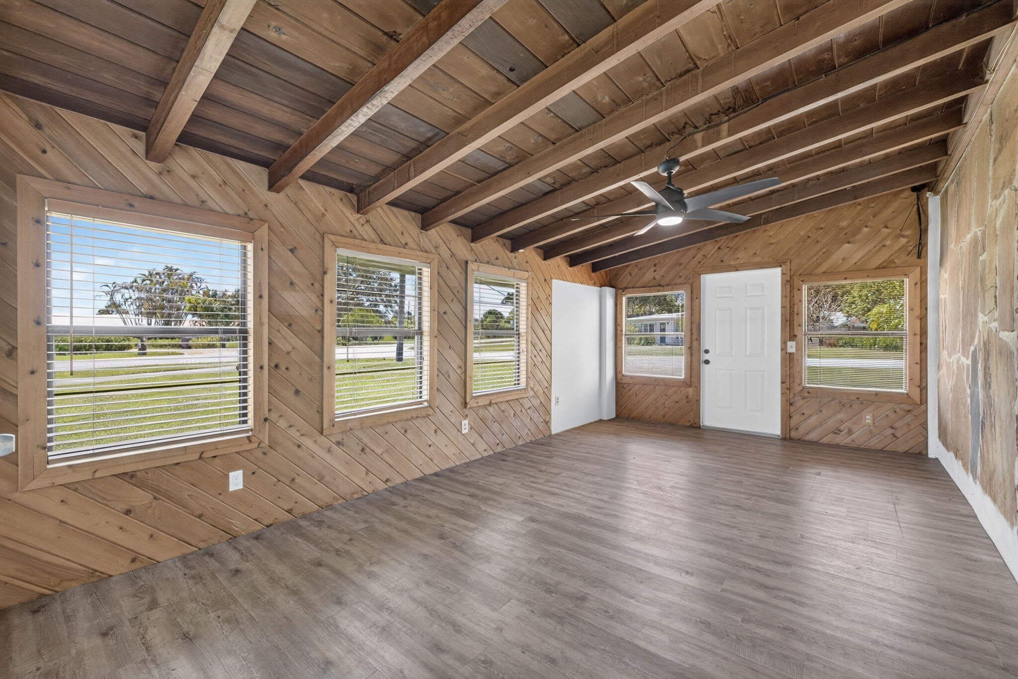 1817 NW AZALEA Street – photo 3