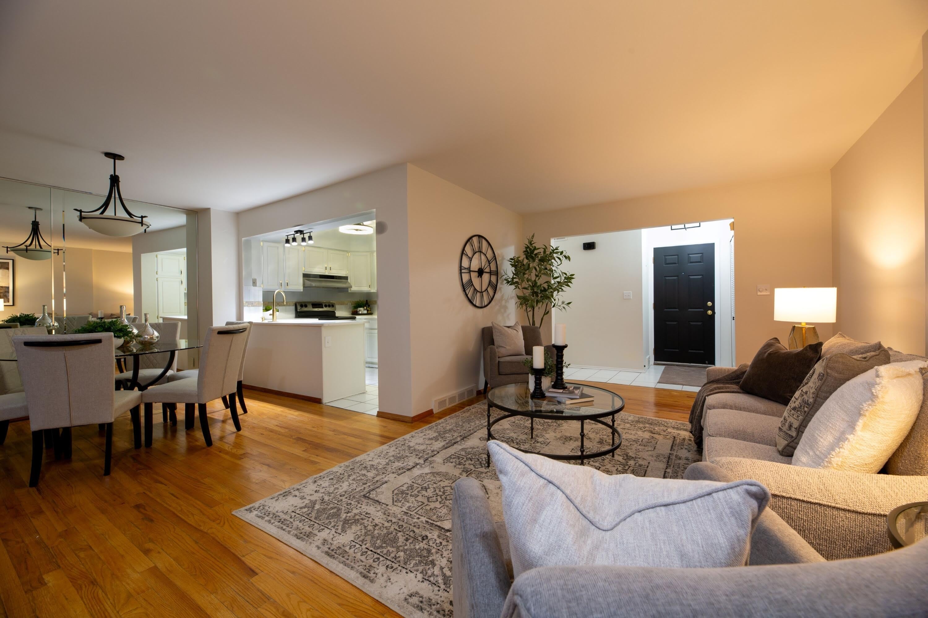 2146 Bryanston Crescent Street – photo 5