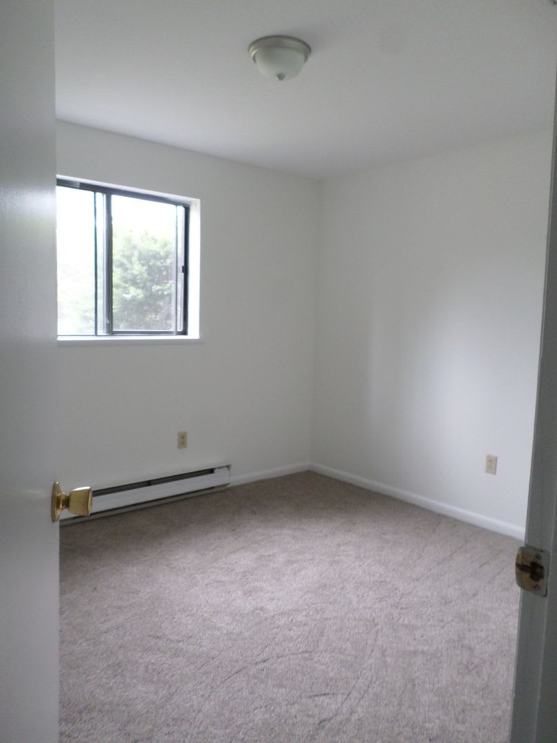 4 Bedroom 3 Bath House with 1 Car Garage – photo 2