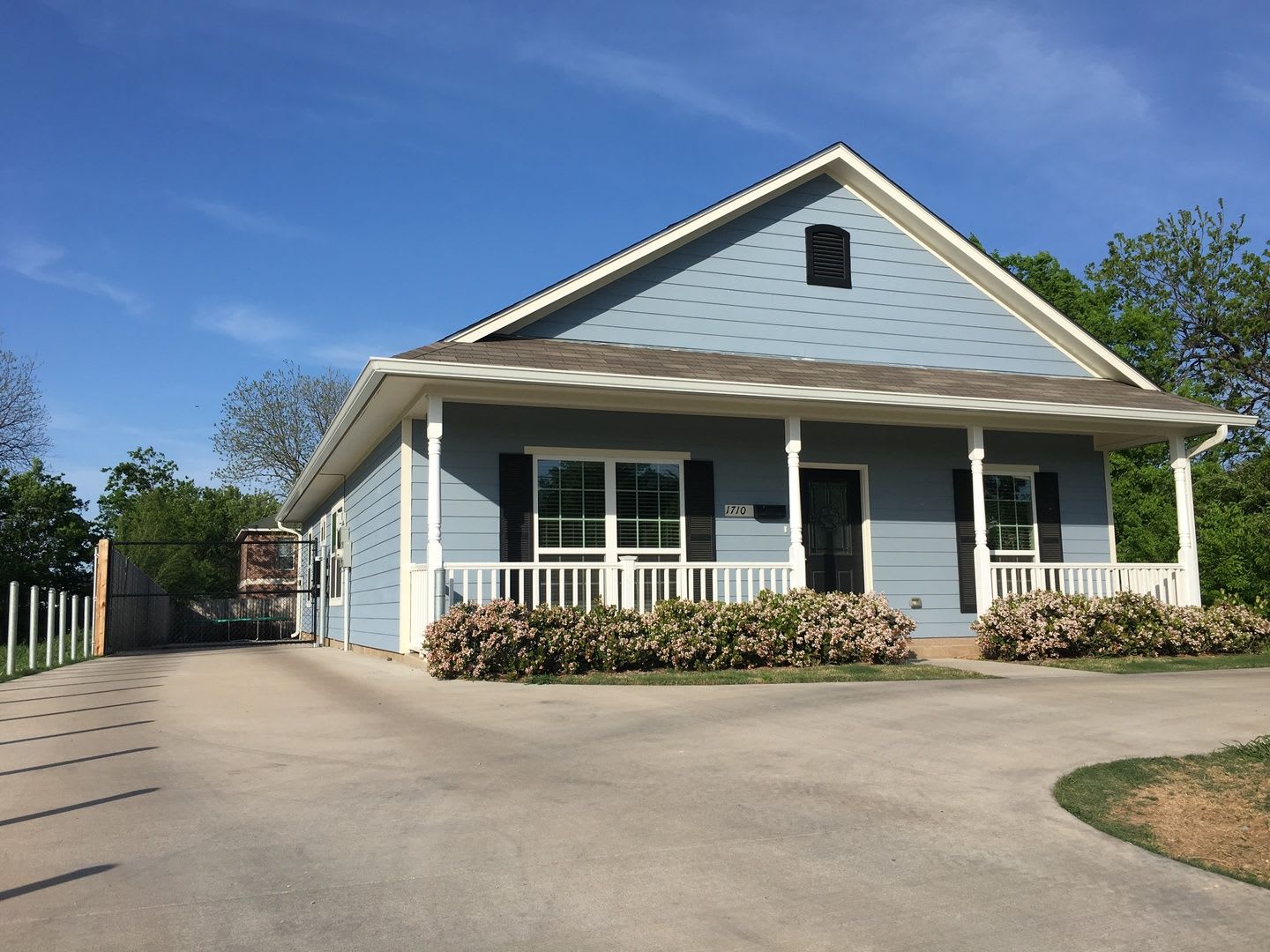3BR/3BA House Near Campus – photo 1