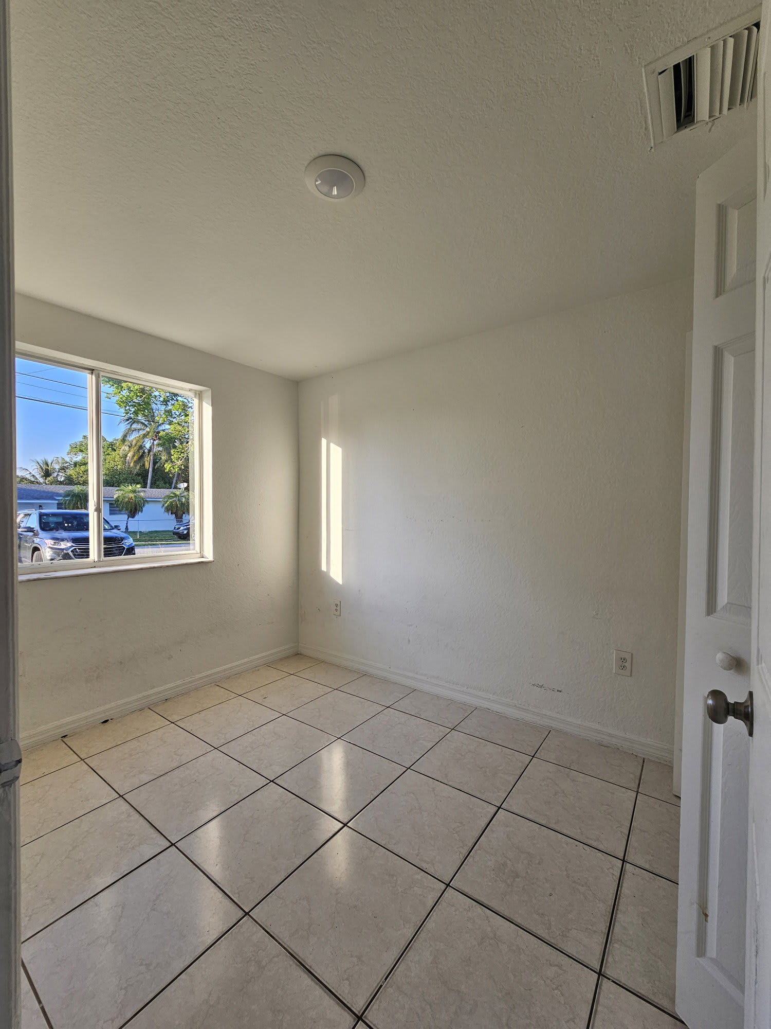 1940 Northwest 76th Street – photo 4