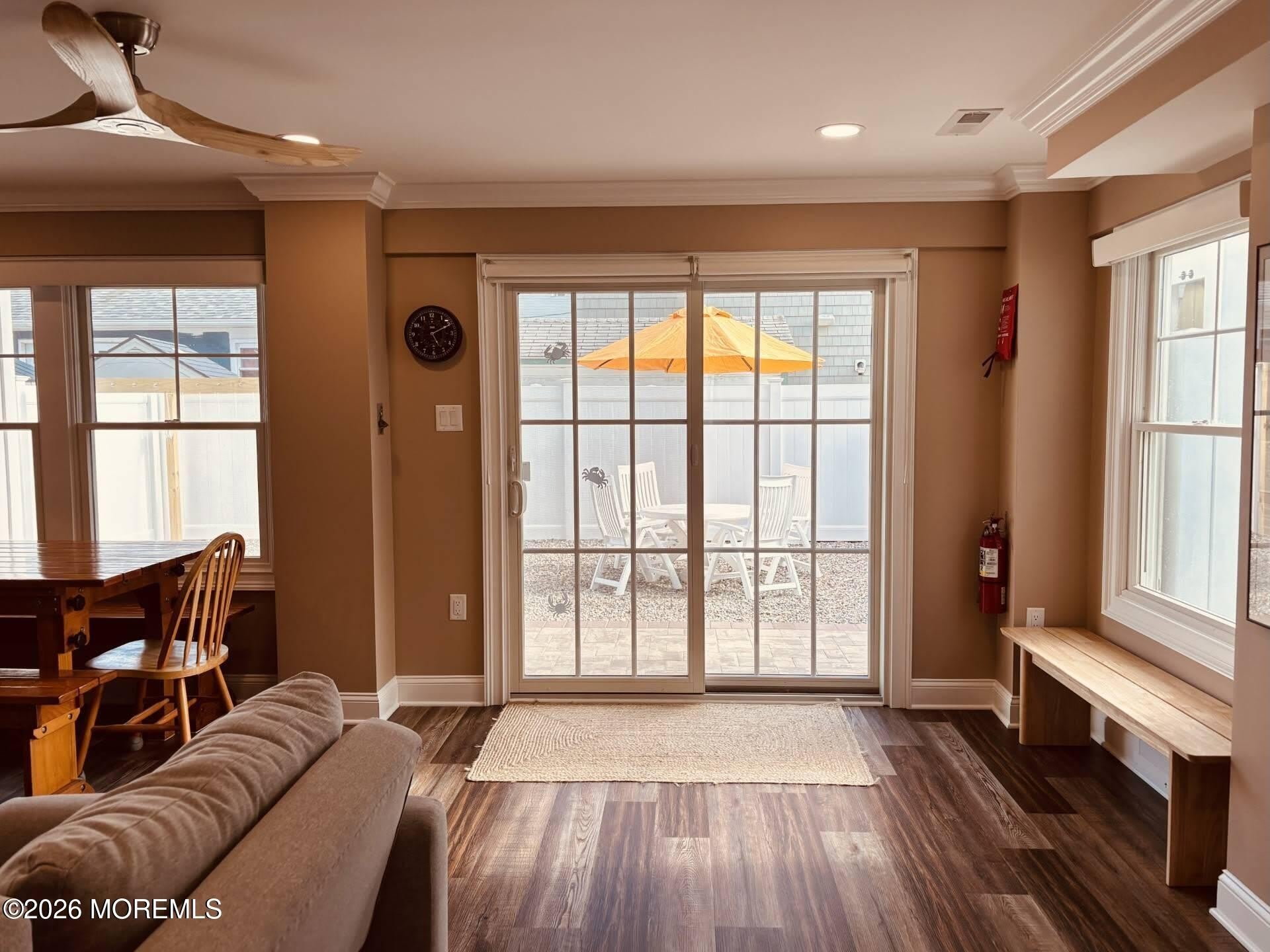 39 20th Avenue – photo 4