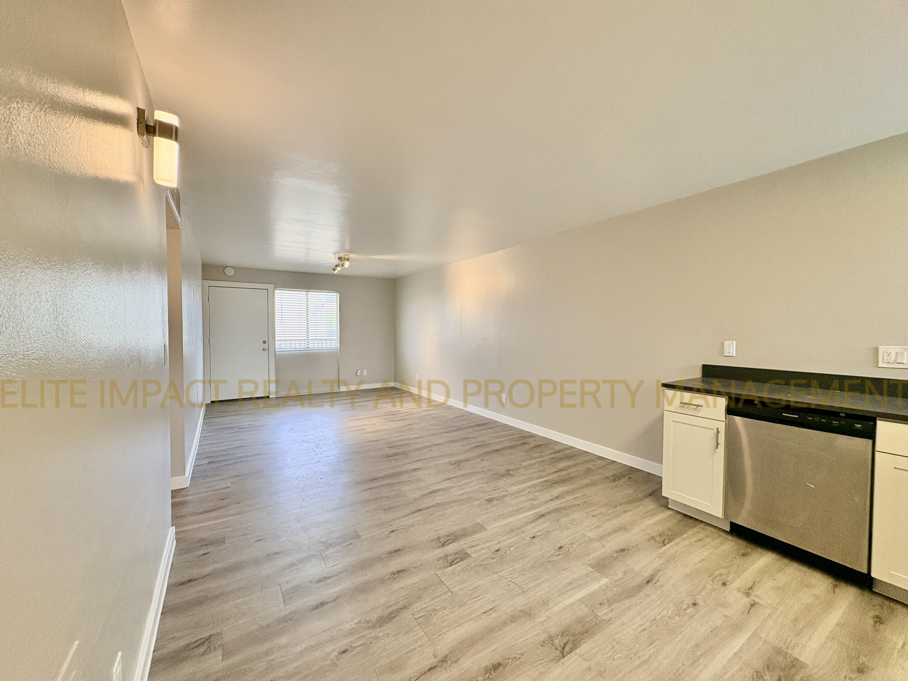 1920 North Stone Avenue – photo 5