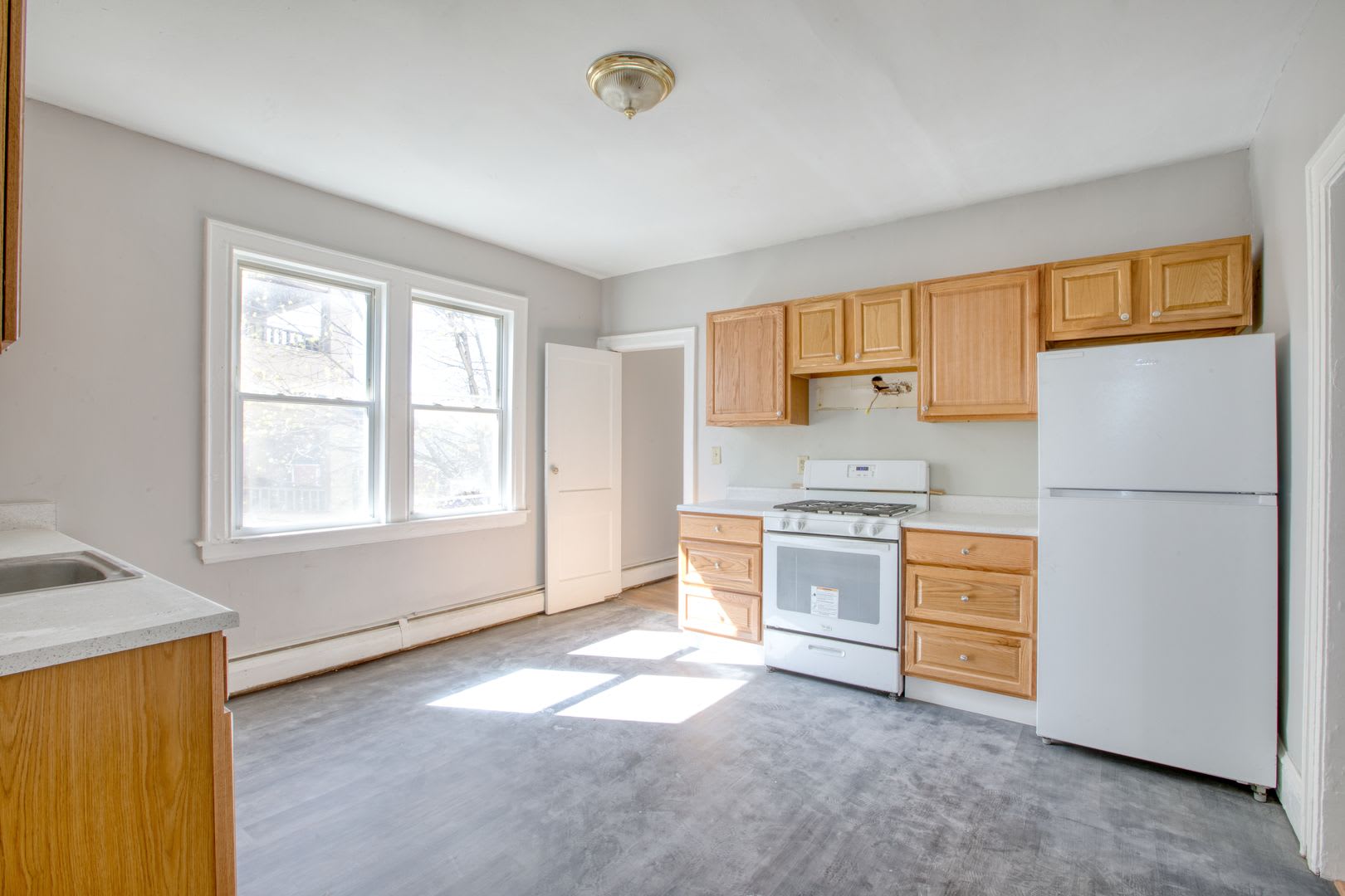 Newly Remodeled Spacious 3 Bedroom Apartment – photo 5