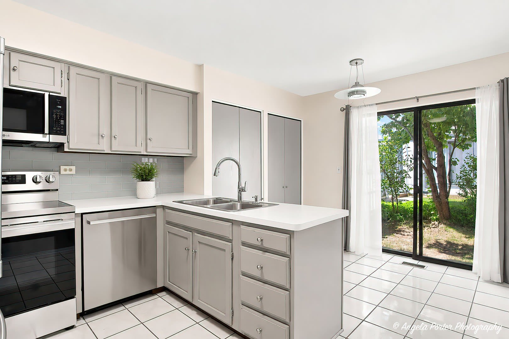 246 SHADOWBEND Drive – photo 5