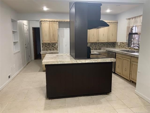 105 E 21st Street – photo 4