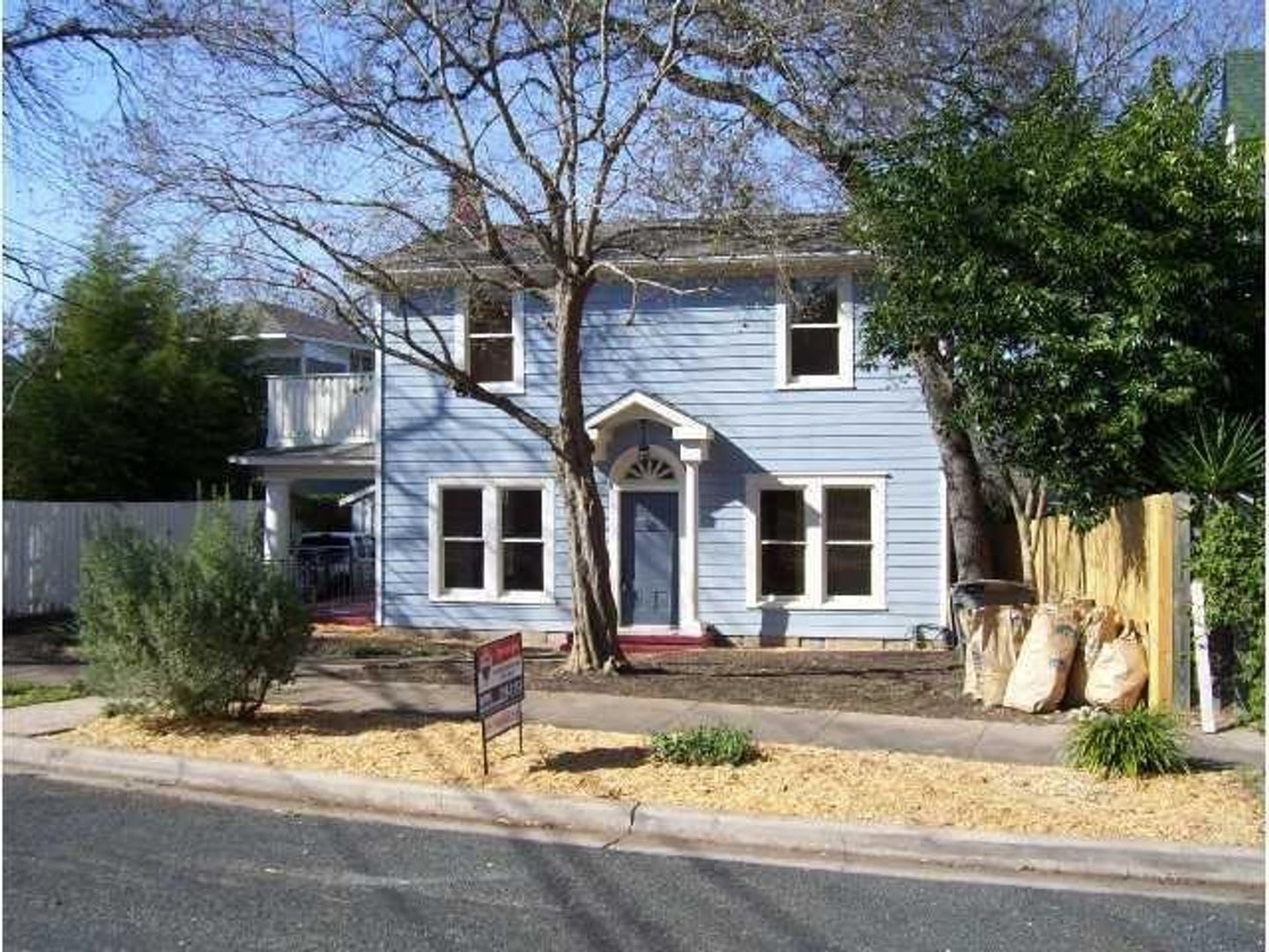 Large 4 Bedroom House With Parking In North Campus – photo 1
