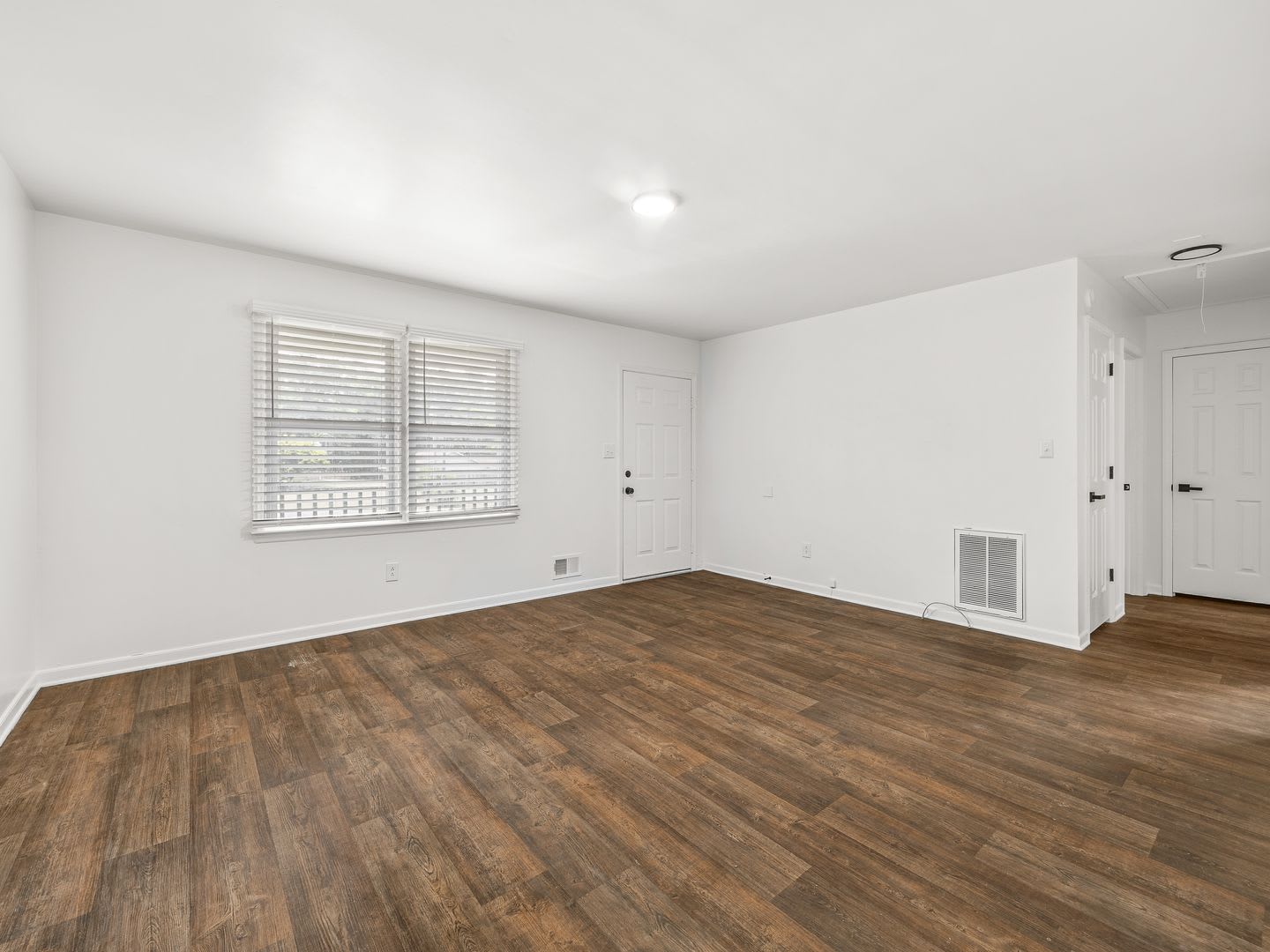 Renovated 2 Br 2 Ba Home 500 Off First Month Rent – photo 4