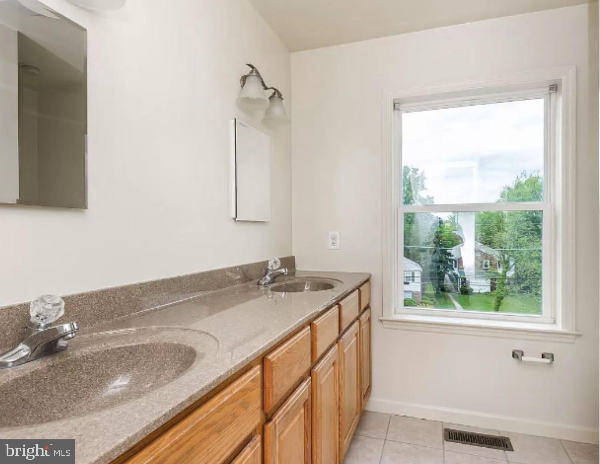5235 CROWSON Avenue – photo 3