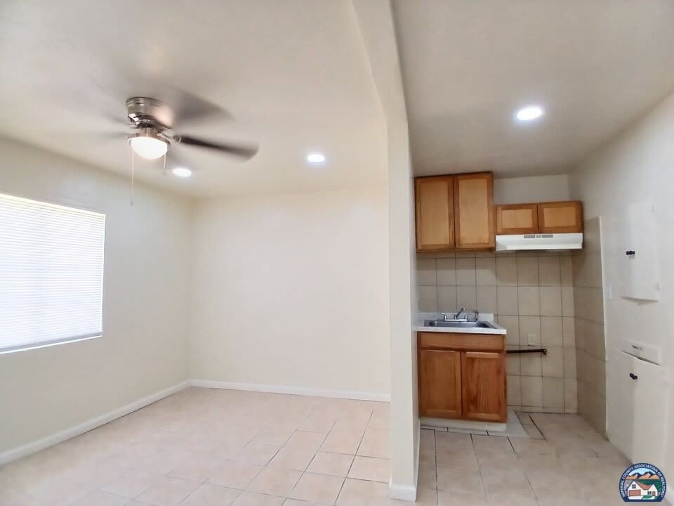 210 B St – photo 4