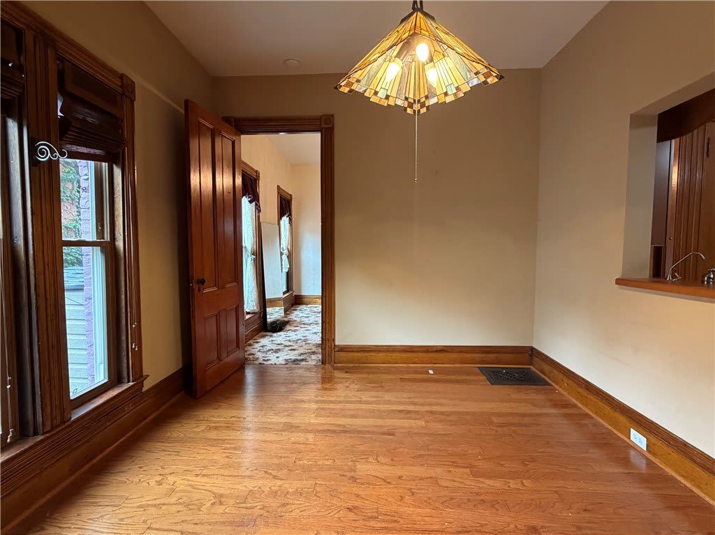 301 W Clinton Street – photo 5