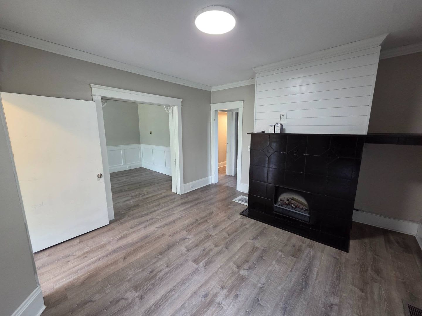Charming 5 Bed Property at Prime Location – photo 5