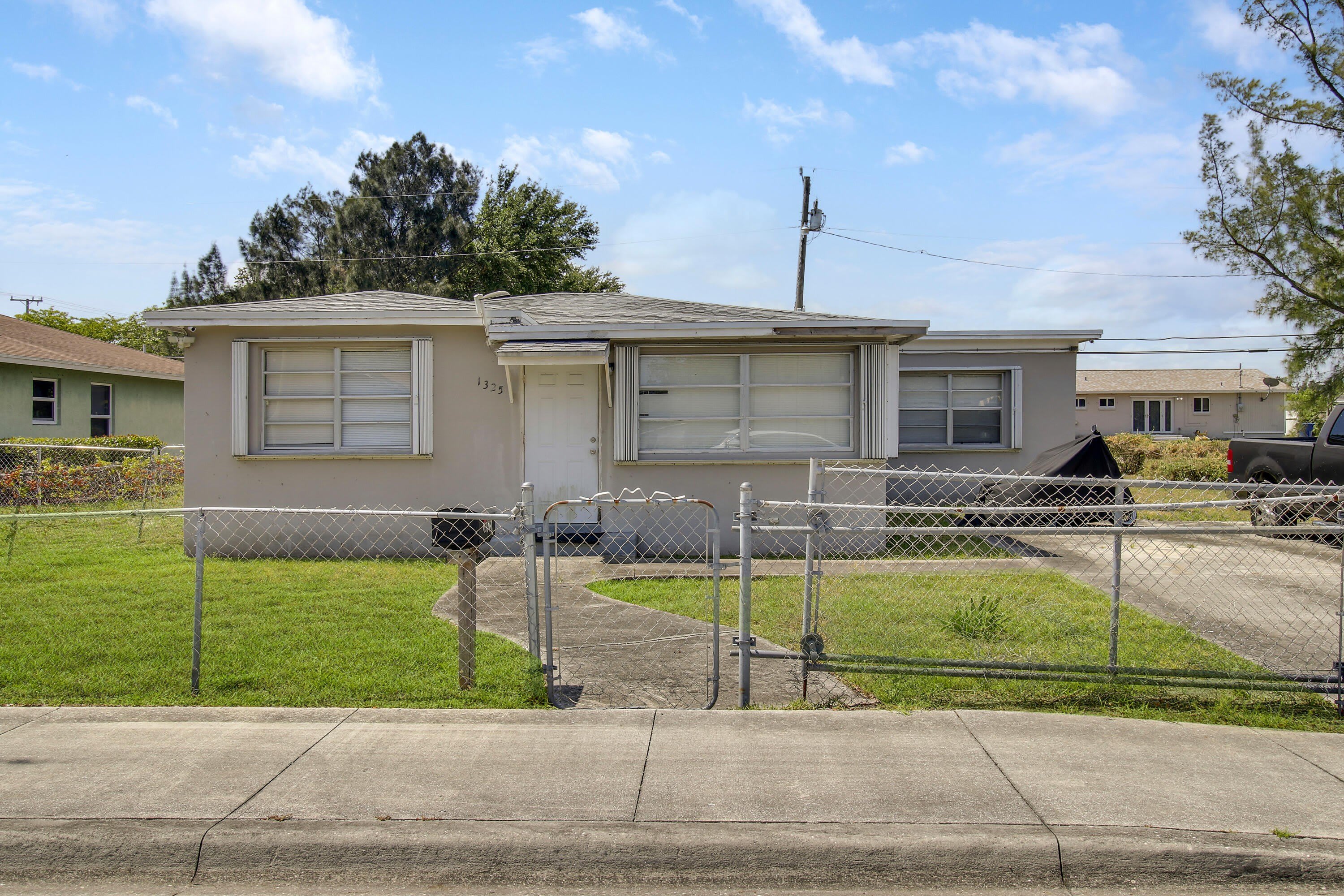 1325 W 32Nd Street – photo 2