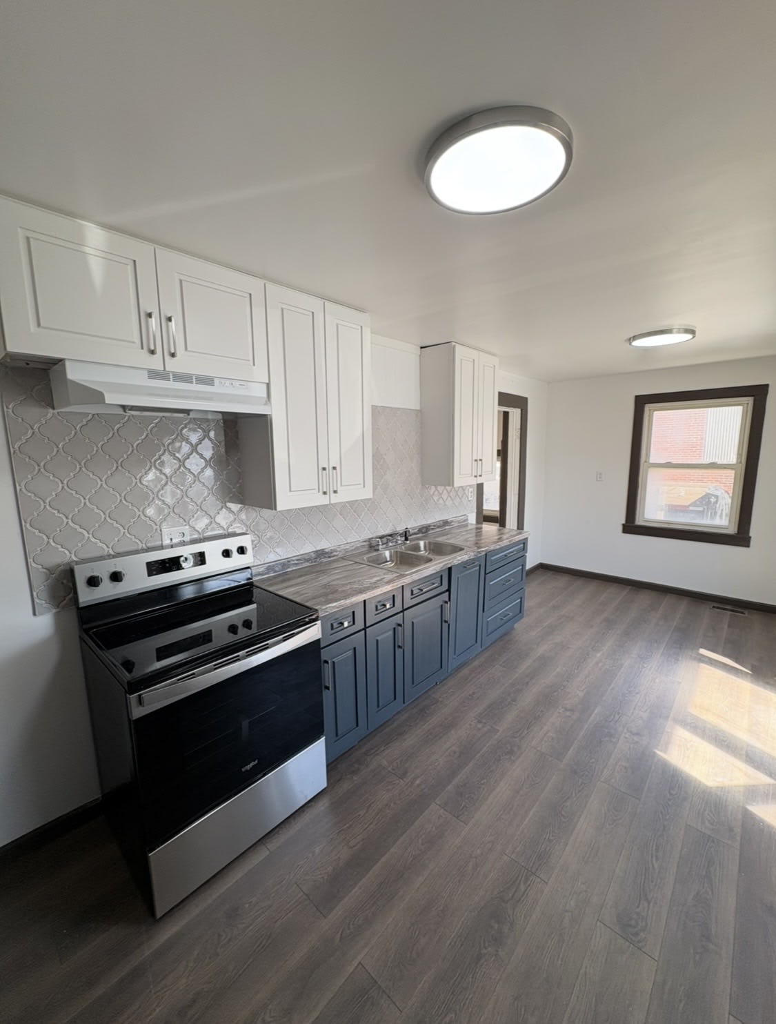 253 West Morrison Street – photo 3