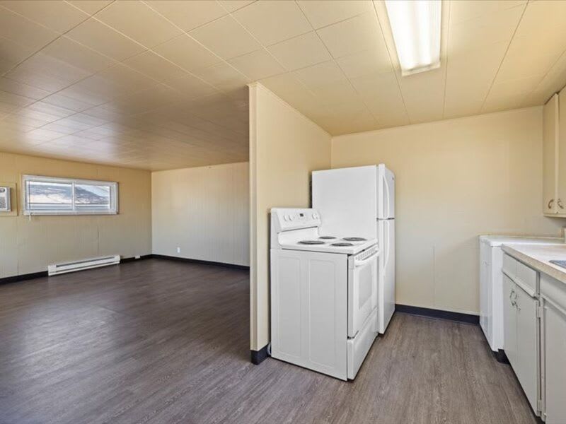 910 Winslow Ave – photo 5