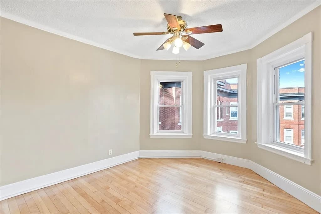 15 Lynde Street – photo 4