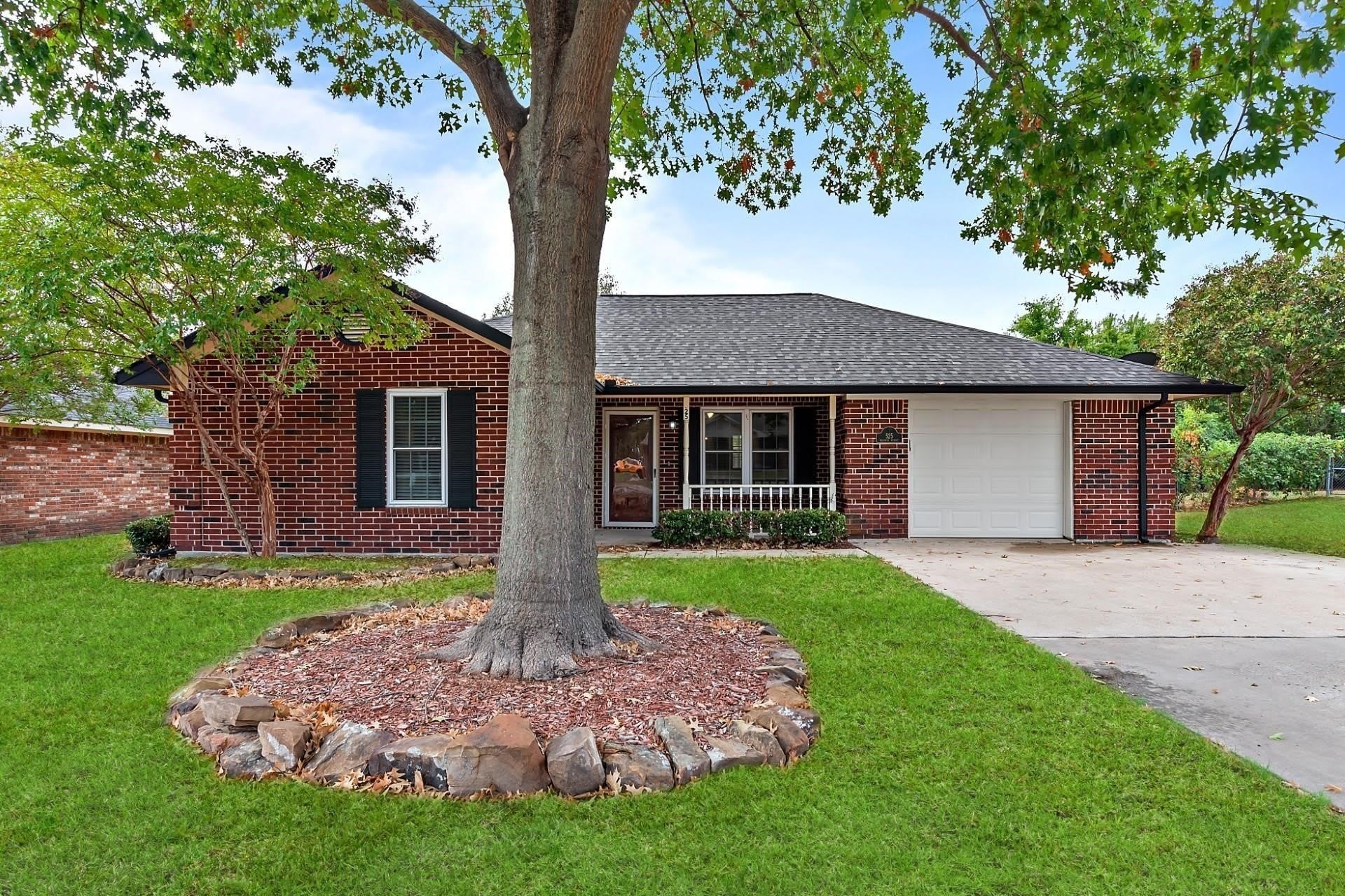 525 Baldwin Street – photo 1