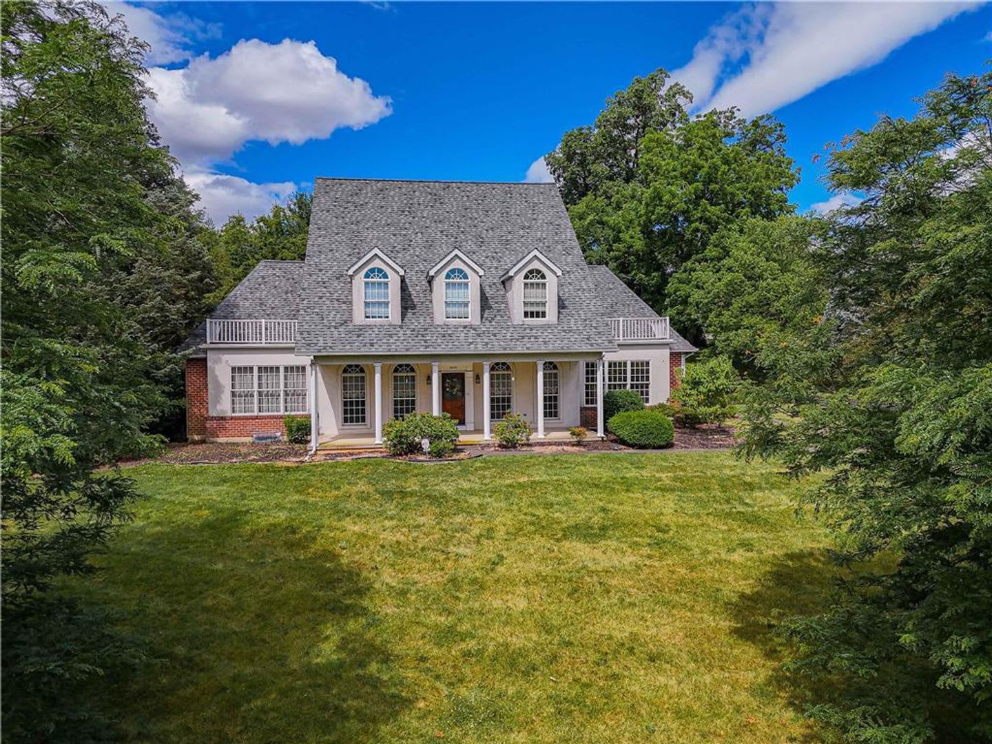 Elegant Living Awaits: Luxurious 4-Bedroom Home with Pool in Bethlehem Area School District – photo 4