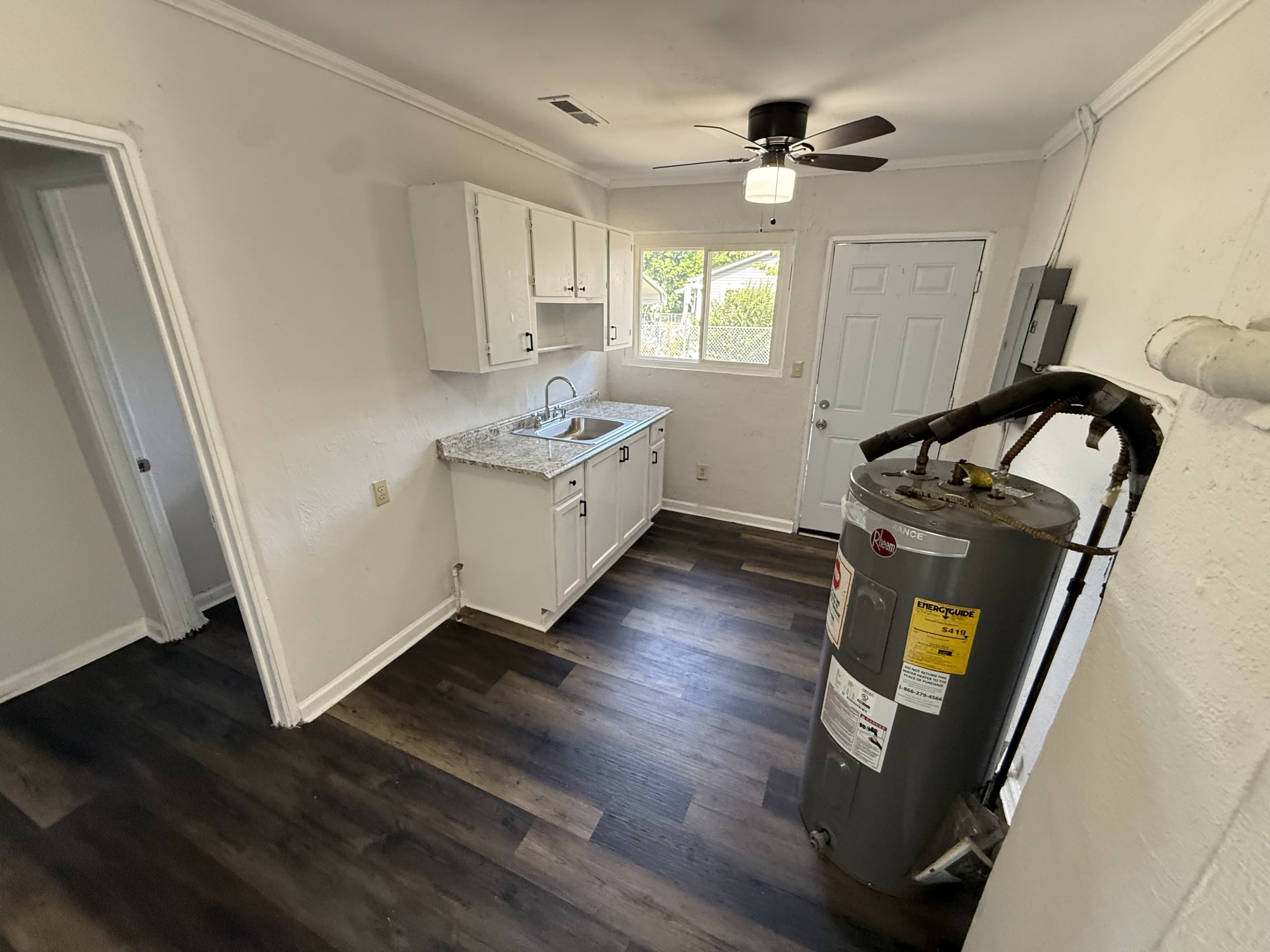 1800 Carson Avenue – photo 5
