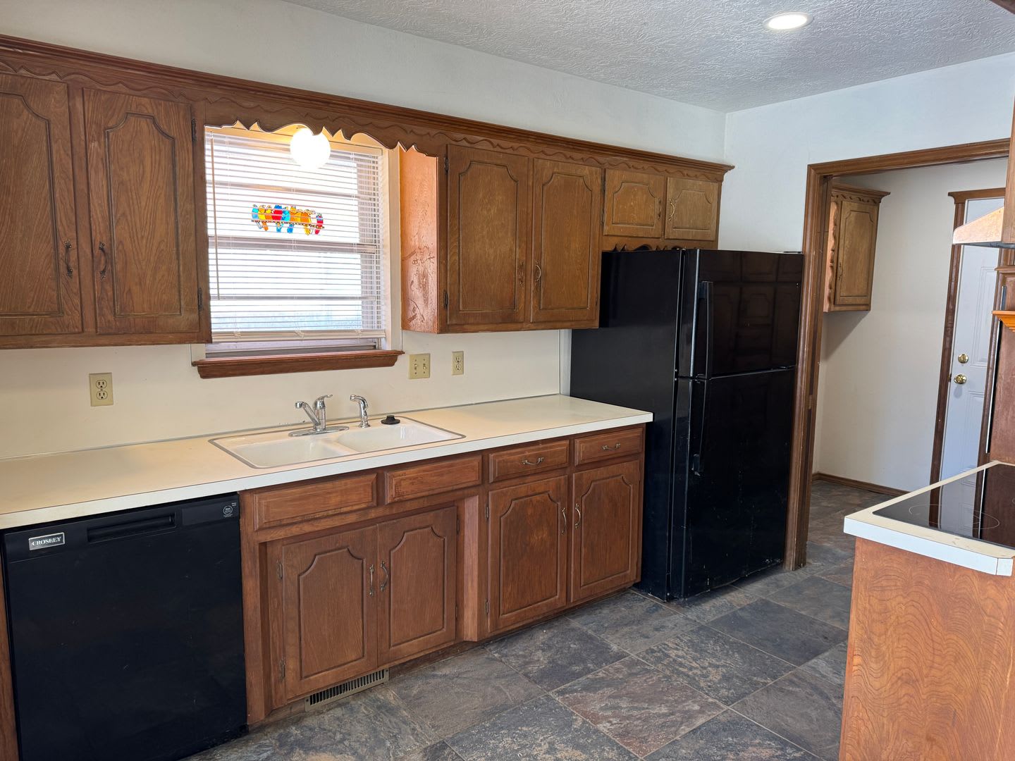 3 bed, 2 bath, 2 car with 2 extra living spaces! Located close to everything Norman has to offer! – photo 2