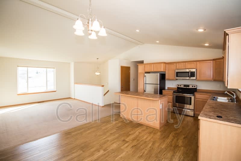 2105 N Eden – photo 4