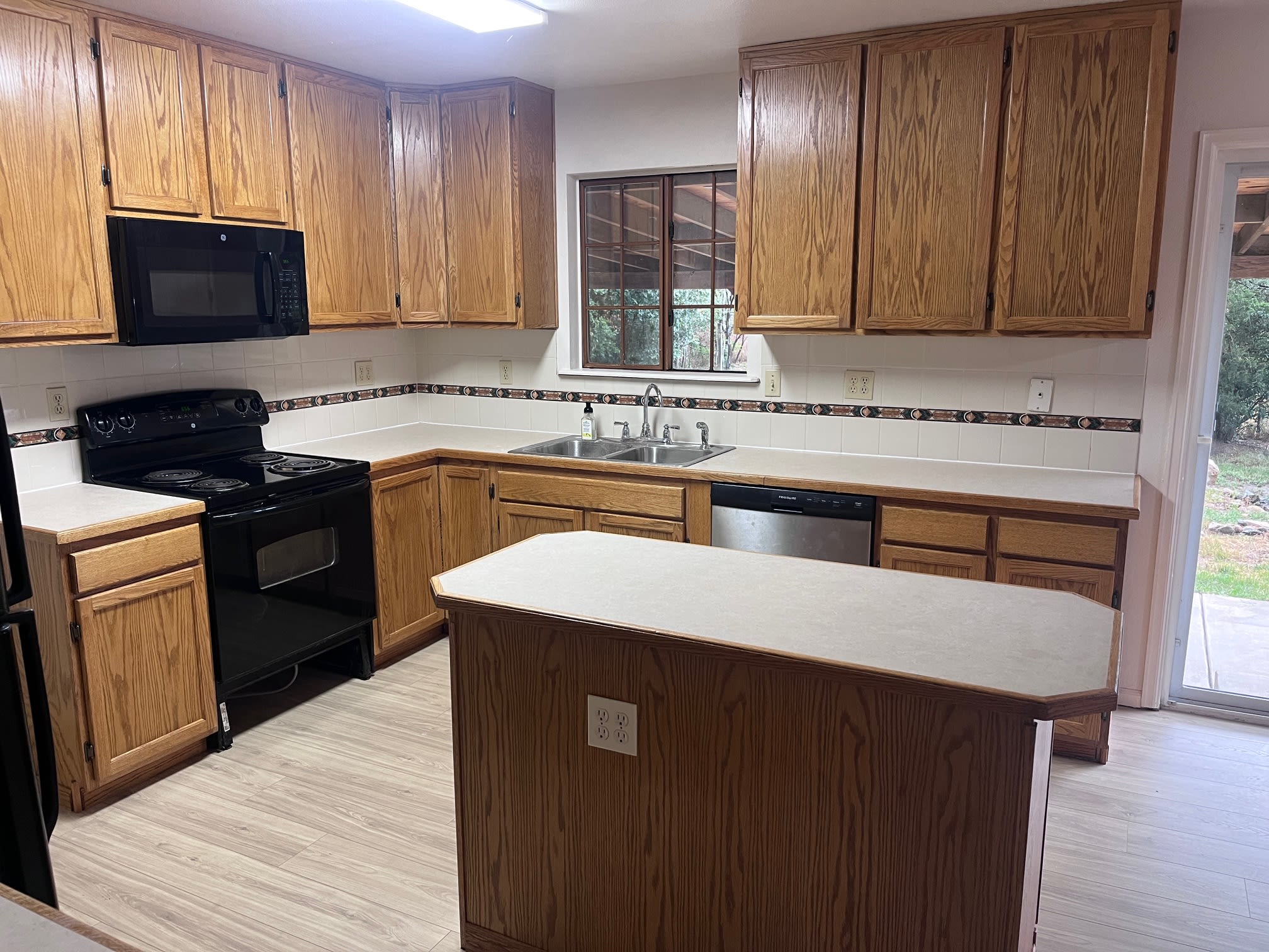 2313 Yorkshire St – photo 3