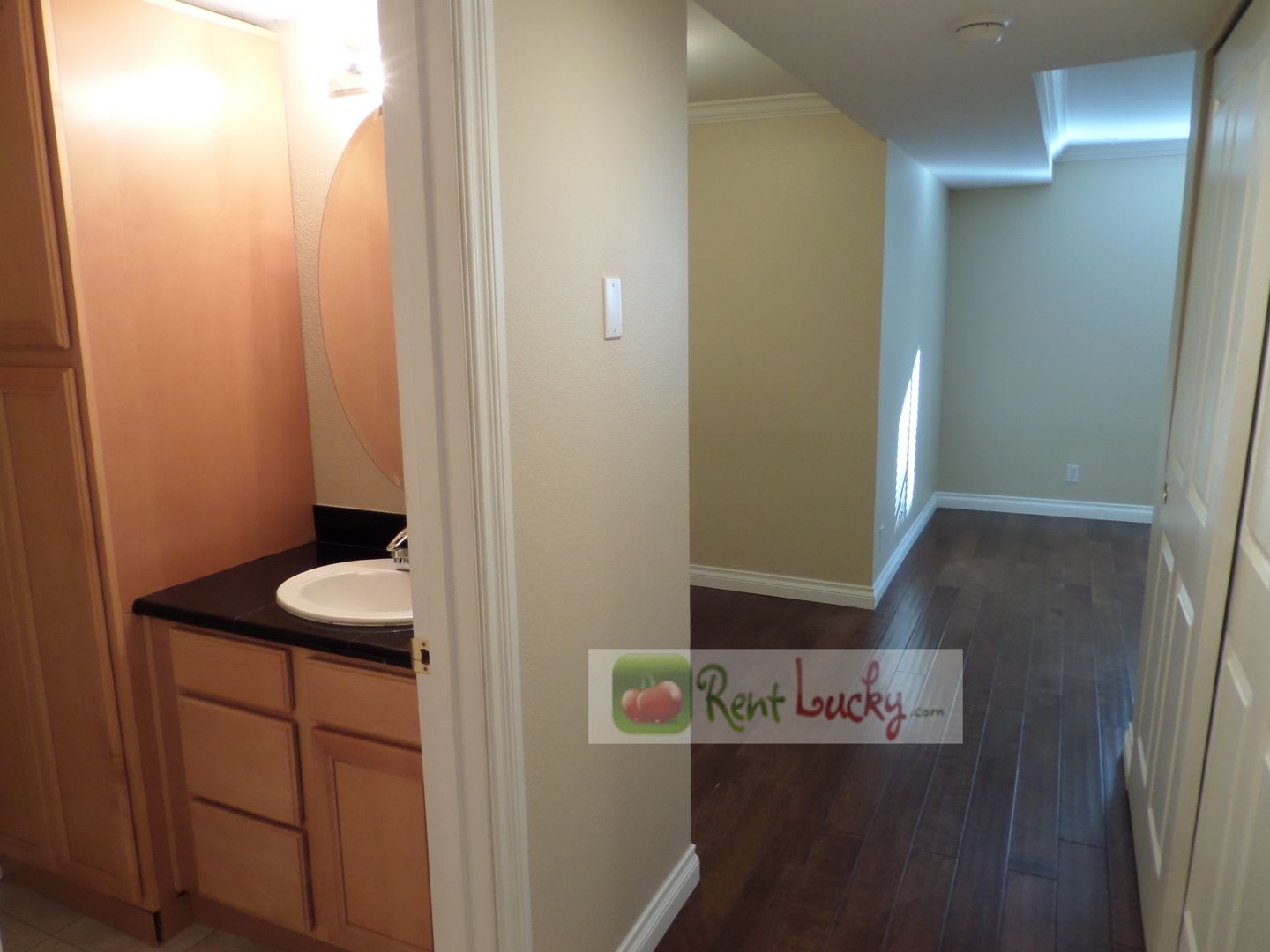 GREAT PRICE!! Super Cute Studio w/Parking in Fantastic Downtown Seattle Location!! – photo 3