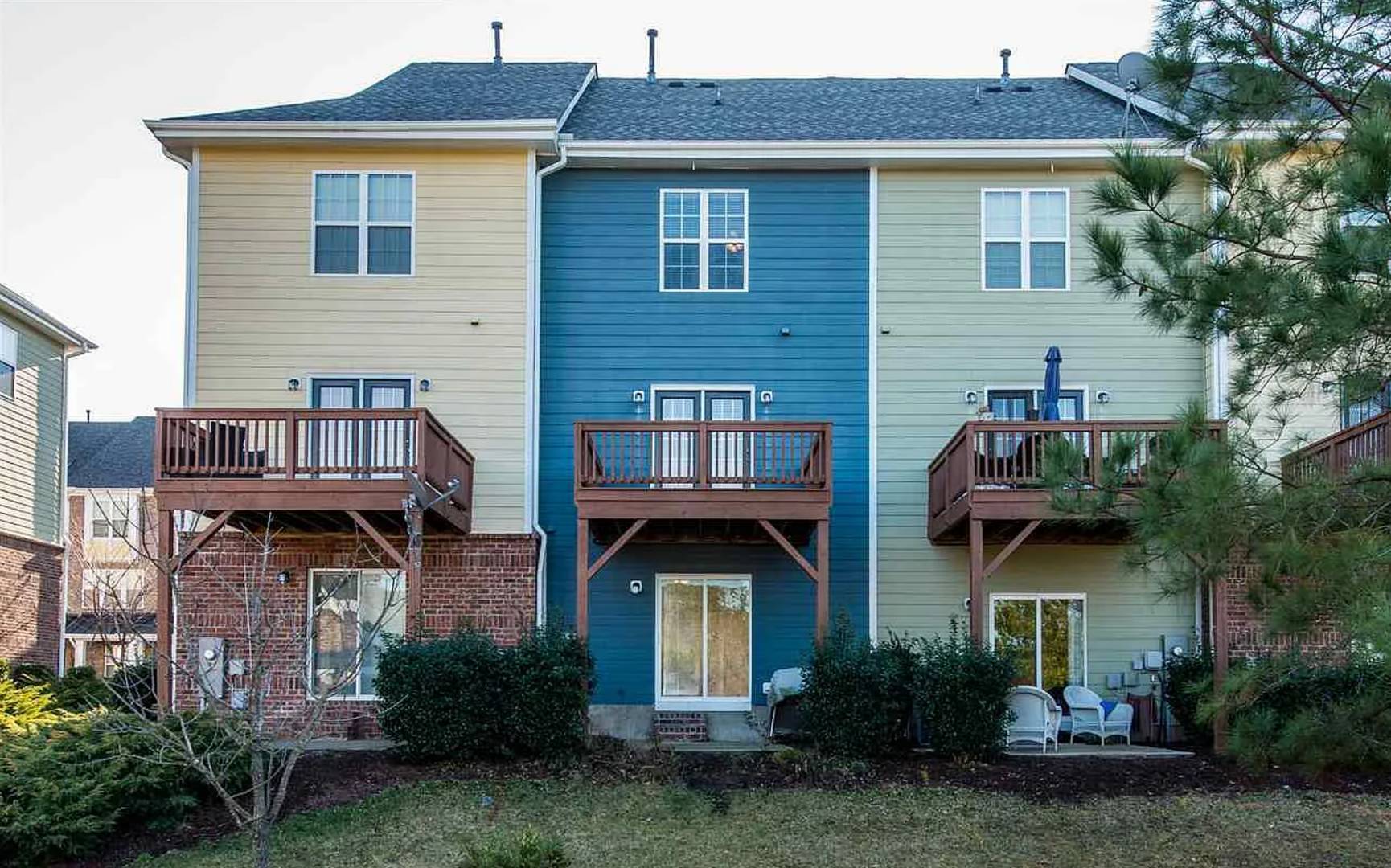 Room in 3 Bedroom Townhome at Dove Cottage Ln – photo 3