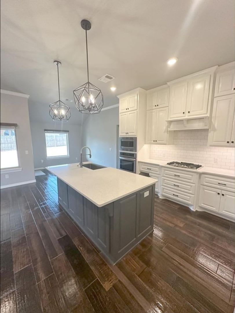 4 Bedroom Home In Edmond – photo 3