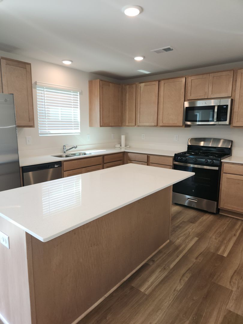 Beautiful 4 Bedroom 2 5 Bath With Office Space – photo 3