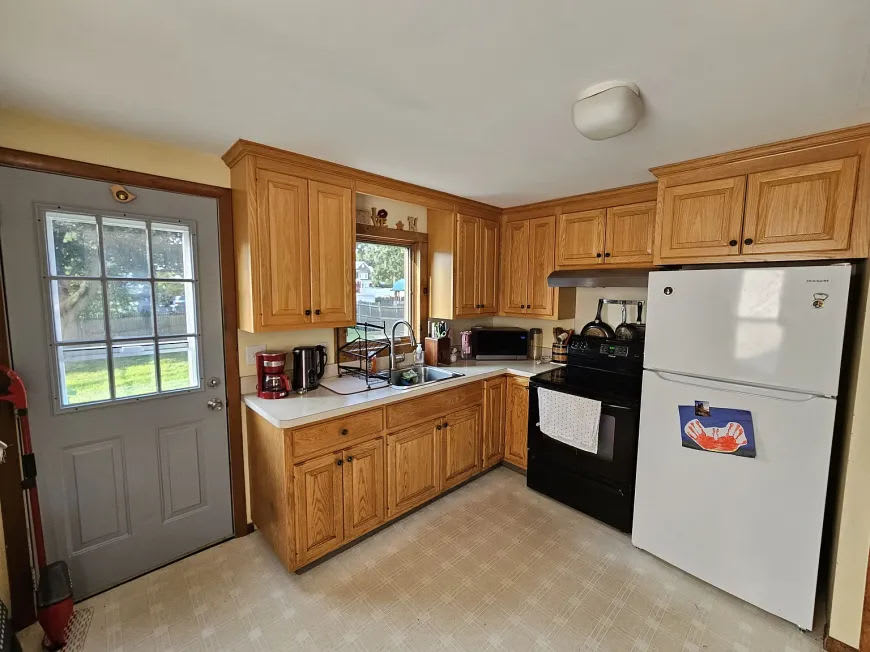 23 Sanford St. – photo 4