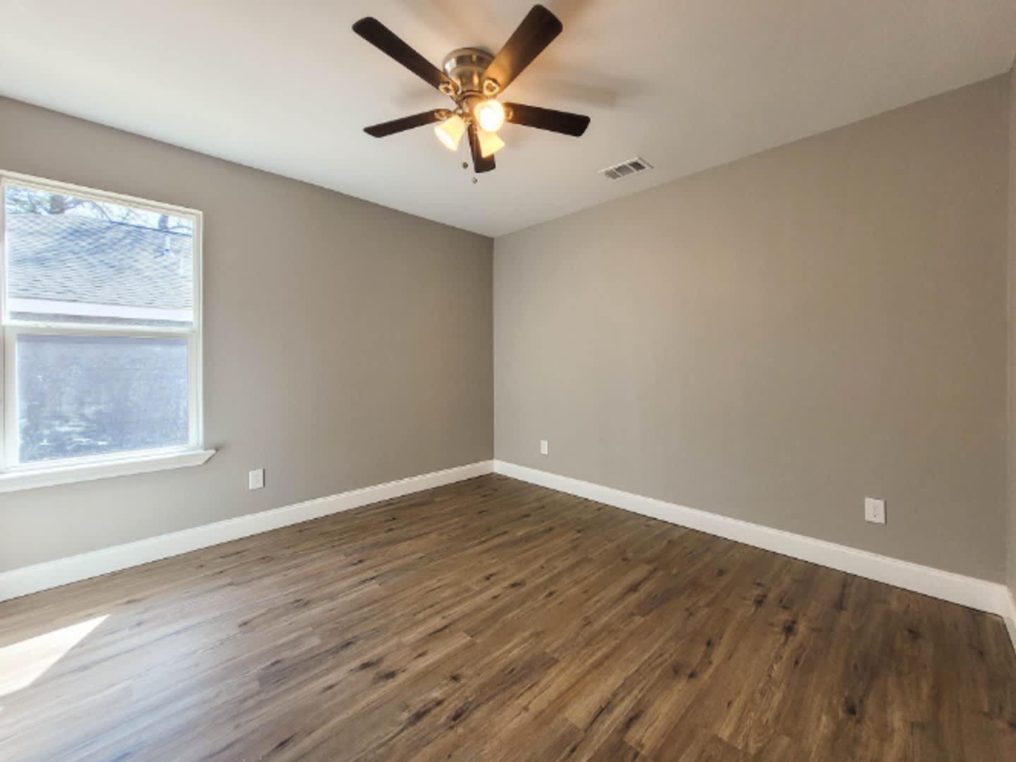 1702 Clark St – photo 5