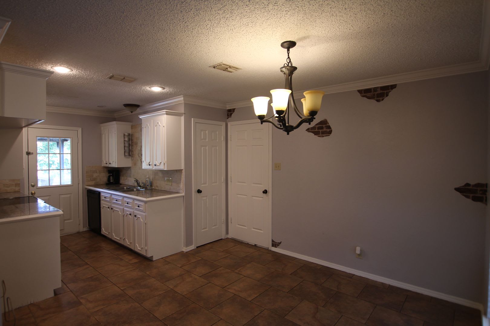 Tour Today! 3 Bedroom 2 Bath Home In Tyler ISD! – photo 5