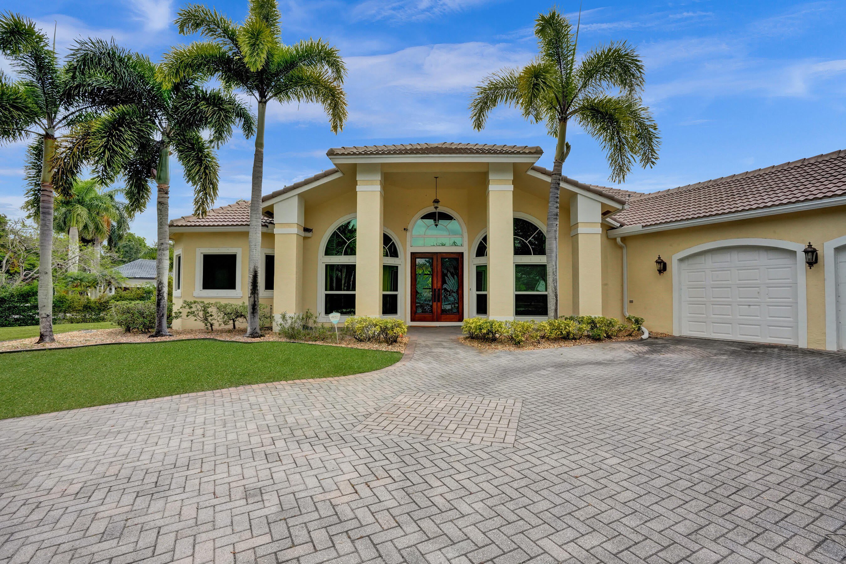 15910 Lindbergh Lane – photo 1