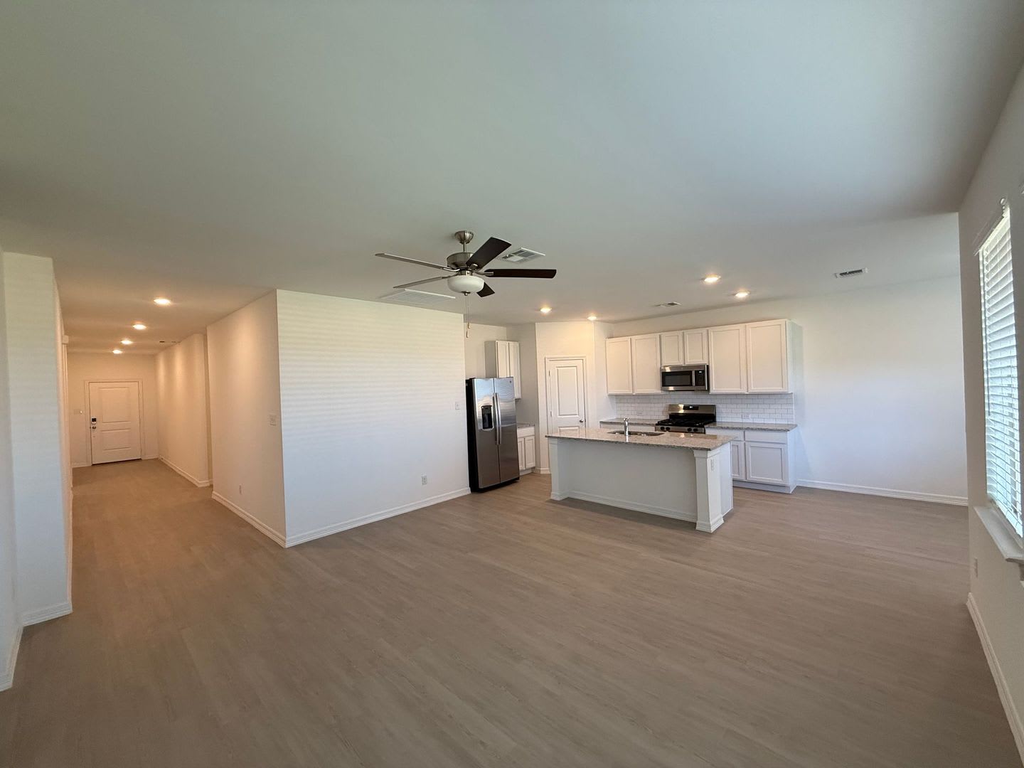Luxurious and Spacious 4 Bedroom Home in Mustang School District – photo 4