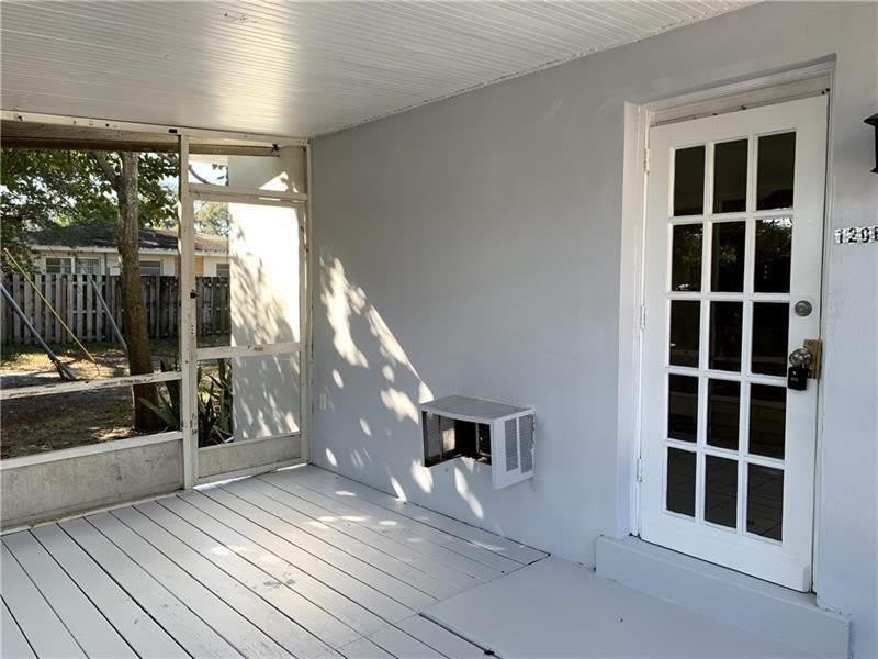 114 NW 25th Street – photo 2