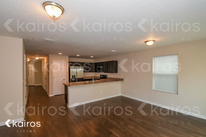 1336 Lake Shore Boulevard – photo 4